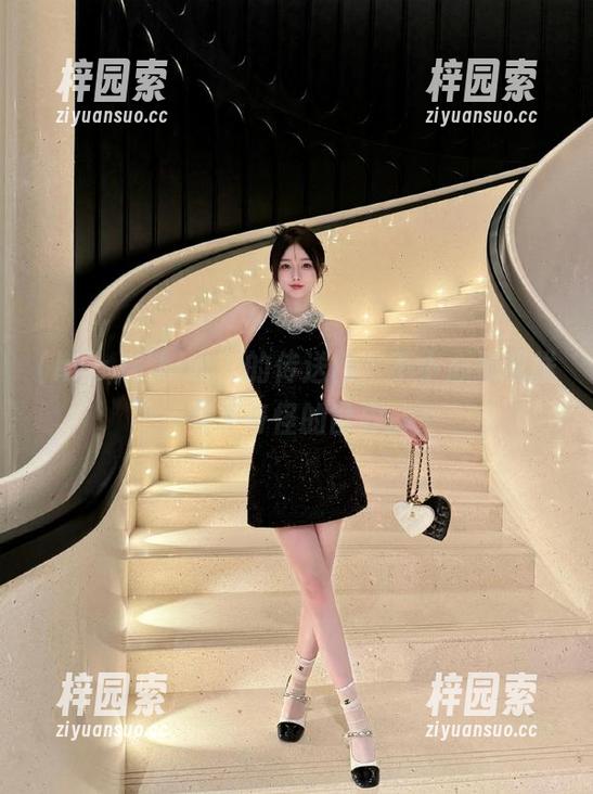 “hlw”的传送门，不小心把我送到了奇怪的世界...
