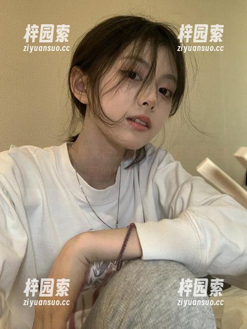朝阳光芒四射，我的目光却在吃瓜网的瓜上游走！