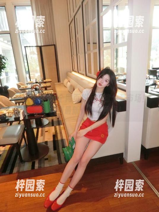 这个网页热闹得像个菜市场！扒哥黑料最新，快来围观！