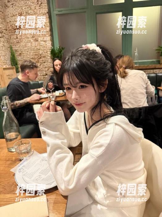 黑料不打烊，今儿个又发布了什么，让我想来杯奶茶，边吃边看！