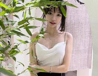 最新黑料社区官网：一不小心就被瓜辣到了，心里要做好准备哦！