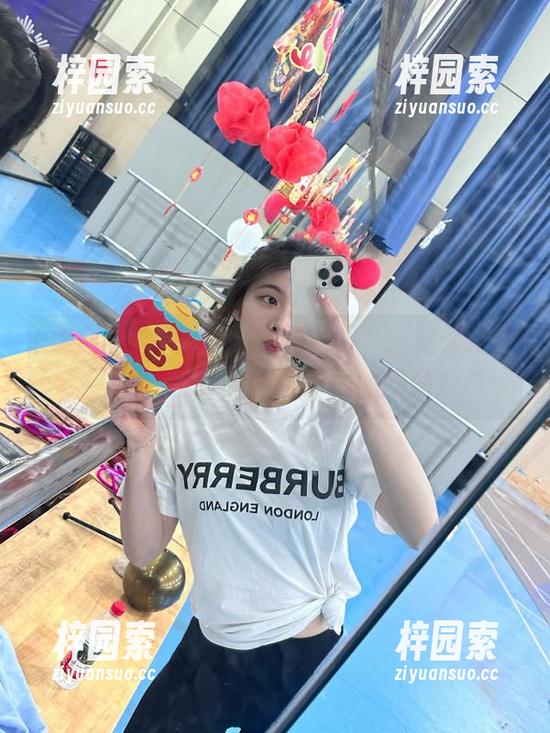 “520.fun黑料网”：如何让你一边吃瓜一边被瓜问候的网站？